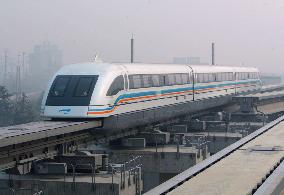 (1)Maglev train test-runs in Shanghai